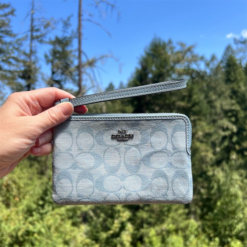 Coach Signature Jacquard Blue Chambray Wristlet Wallet Clutch Gold Hardware